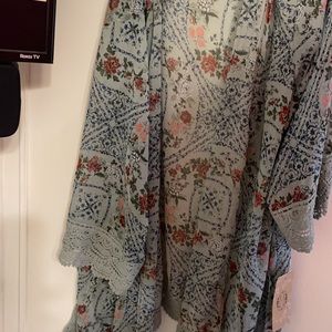 Stitch Fix floral Kimono
